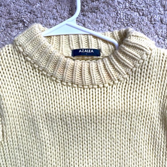 Lemon knit sweater Azalea size s - Picture 2 of 2